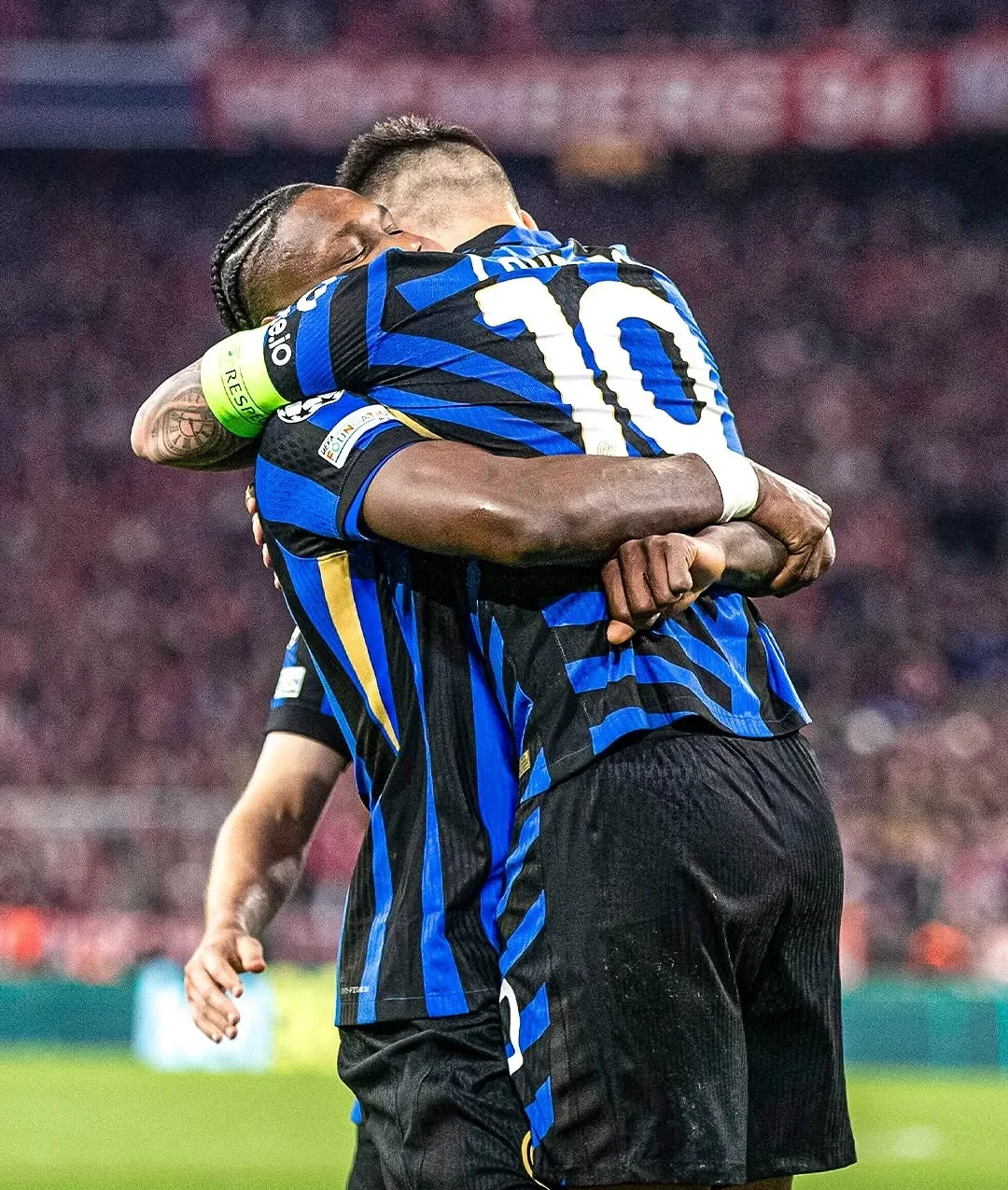 爱游戏在线-马赛横扫拜仁，托尼带队取胜