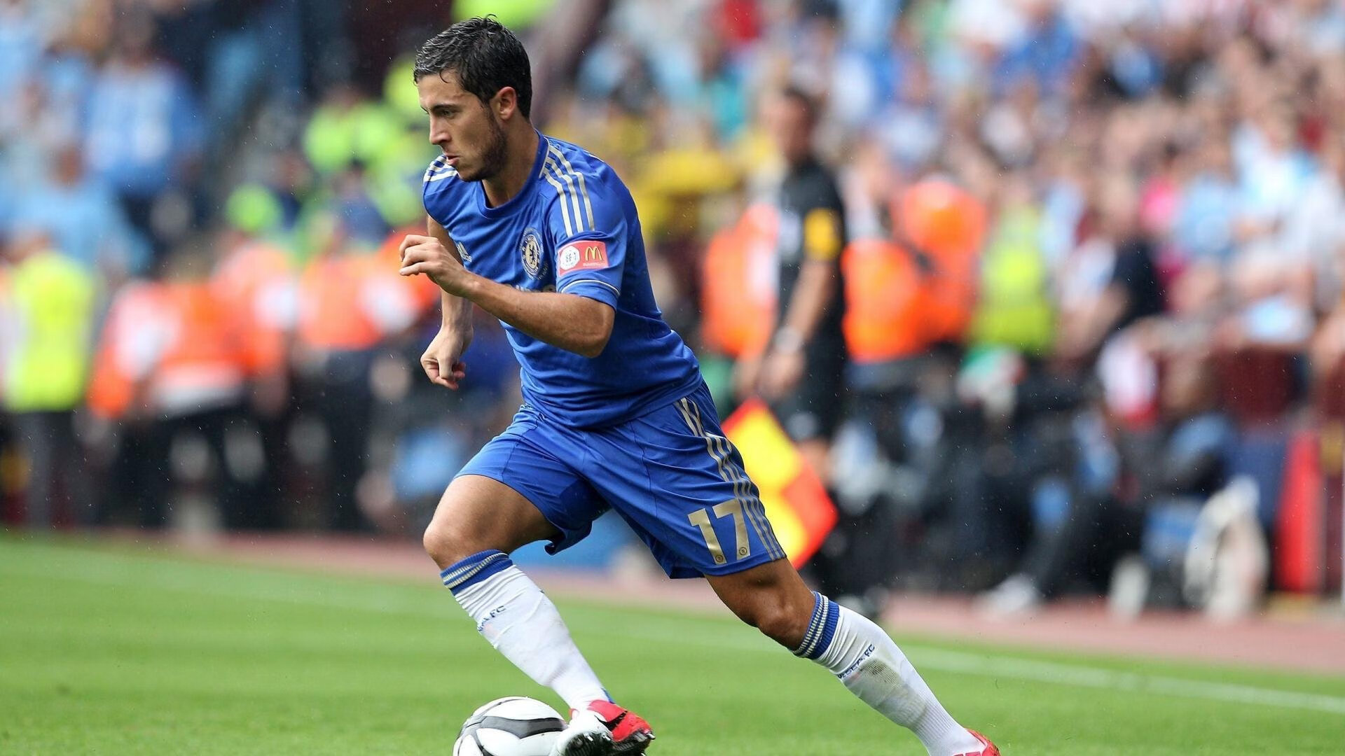 爱游戏tv-季后赛抢七之夜，霍勒迪末节接管比赛，沉默领袖的破晓时刻